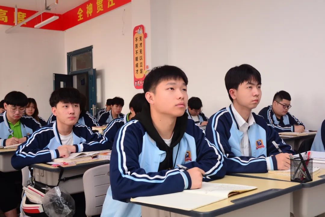 选择呼和浩特新华电脑学院,开启电子商...